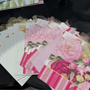 24 Floral Pastel Gift Bags - Pink and White - Hallmark brand